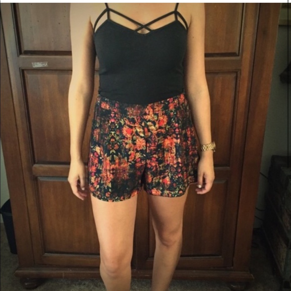 ASTR High Waisted Printed Shorts Size: XS